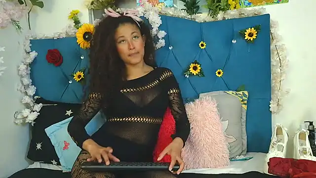 Milkdulce1 online show from May 2026 02:01:02 PM