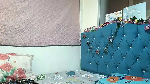 Milkdulce1 online show from March 2026 04:32:02 PM