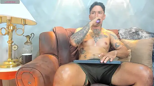 Snapshot of Dylanstonne chatting on January 2025 10:22:01 PM Dylanstonne online show from January 2025 10:22:01 PM