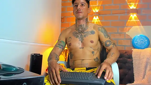 Snapshot of Dylanstonne chatting on February 2025 09:37:02 PM Dylanstonne online show from February 2025 09:37:02 PM