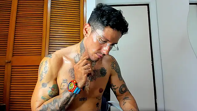 Snapshot of Dylanstonne chatting on March 2025 01:22:01 AM Dylanstonne online show from March 2025 01:22:01 AM