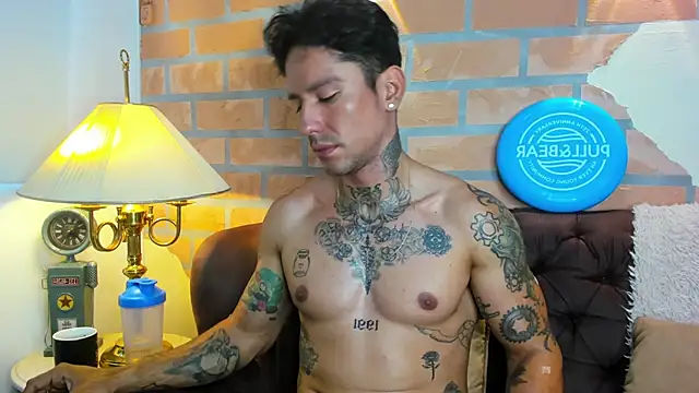 Snapshot of Dylanstonne chatting on March 2025 01:48:01 PM Dylanstonne online show from March 2025 01:48:01 PM