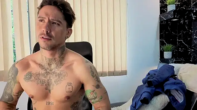 Dylanstonne online show from December 2025 06:03:01 PM