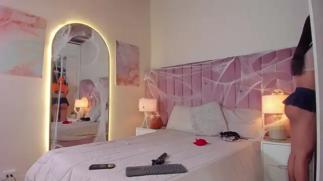 Aleja arango1 online show from October 2025 10:11:01 PM