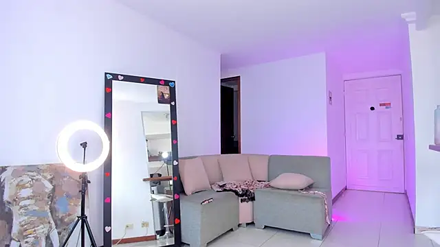 Aleja arango1 online show from February 2026 09:24:01 PM