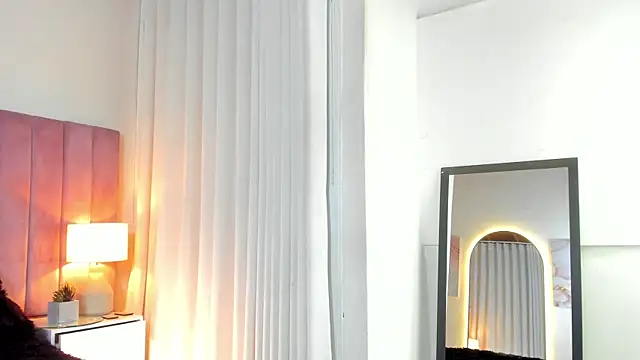 Aleja arango1 online show from February 2025 06:55:01 PM