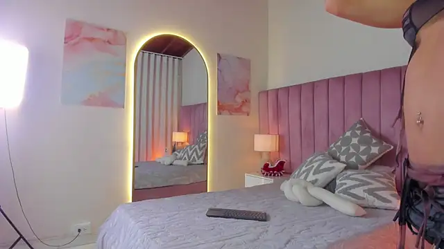 Aleja arango1 online show from December 2025 09:15:02 PM