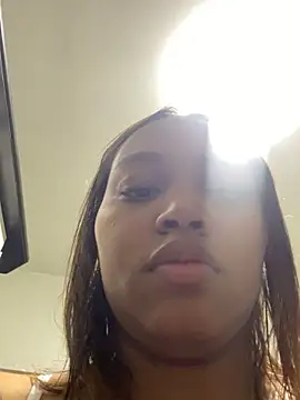 lindsayhoffman18 online show from November 2025 01:15:01 PM