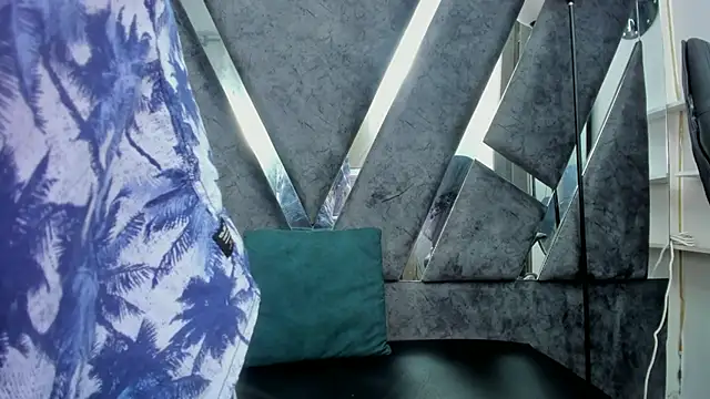 Snapshot of Yef_Thin chatting on September 2025 04:47:01 AM Yef Thin online show from September 2025 04:47:01 AM