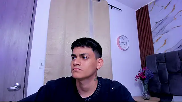 Snapshot of Yef_Thin chatting on November 2025 04:12:02 AM Yef Thin online show from November 2025 04:12:02 AM