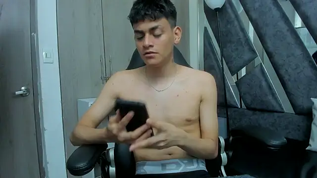 Snapshot of Yef_Thin chatting on November 2025 03:50:02 AM Yef Thin online show from November 2025 03:50:02 AM