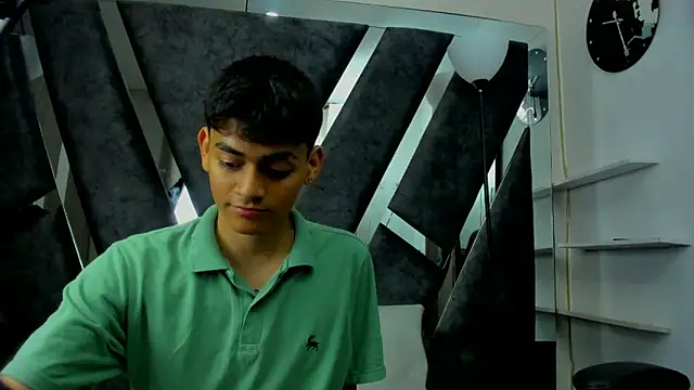 Snapshot of Yef_Thin chatting on September 2025 04:33:01 AM Yef Thin online show from September 2025 04:33:01 AM