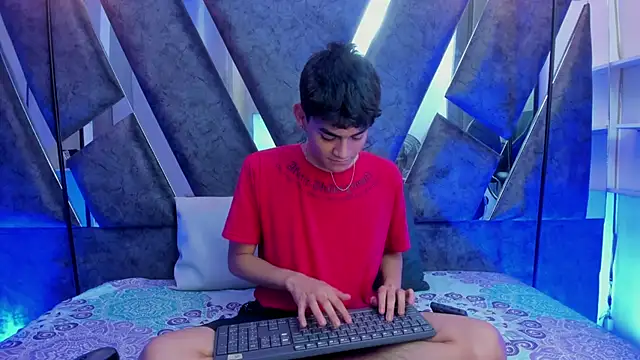 Snapshot of Yef_Thin chatting on September 2025 03:32:02 AM Yef Thin online show from September 2025 03:32:02 AM