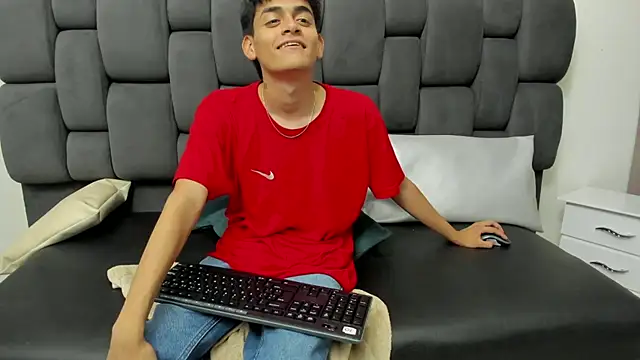 Snapshot of Yef_Thin chatting on February 2025 11:00:02 AM Yef Thin online show from February 2025 11:00:02 AM