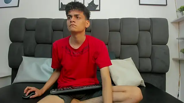 Snapshot of Yef_Thin chatting on February 2025 03:55:02 AM Yef Thin online show from February 2025 03:55:02 AM