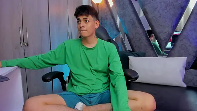 Snapshot of Yef_Thin chatting on October 2025 03:17:01 AM Yef Thin online show from October 2025 03:17:01 AM