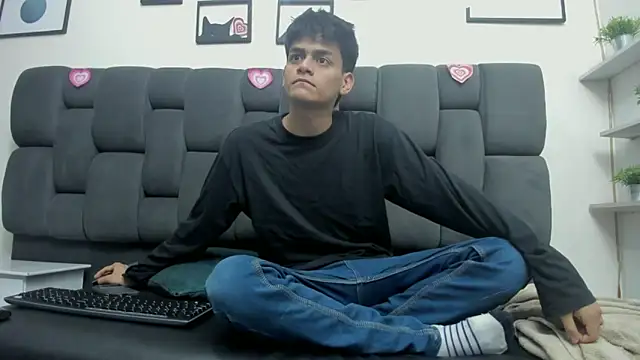 Snapshot of Yef_Thin chatting on February 2025 10:21:02 PM Yef Thin online show from February 2025 10:21:02 PM