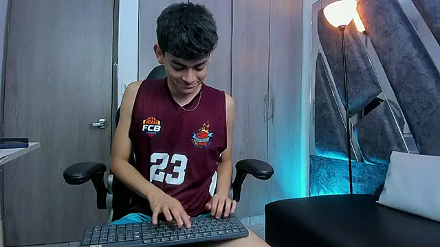 Snapshot of Yef_Thin chatting on September 2025 02:49:02 AM Yef Thin online show from September 2025 02:49:02 AM