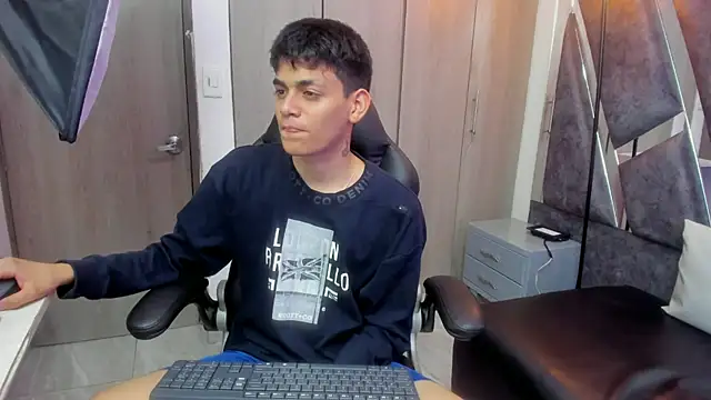 Snapshot of Yef_Thin chatting on November 2025 04:00:02 AM Yef Thin online show from November 2025 04:00:02 AM