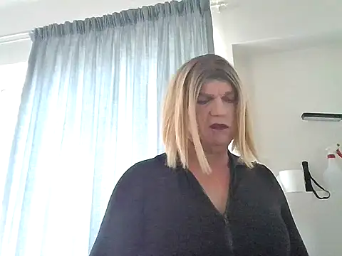 Snapshot of Leila1965 chatting on November 2025 05:33:01 AM Leila1965 online show from November 2025 05:33:01 AM