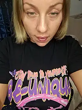 Sparkle2206 online show from May 2026 09:01:02 PM