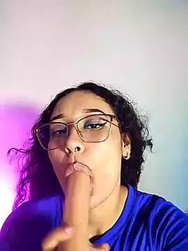 chunn liioo online show from January 2025 09:22:01 PM