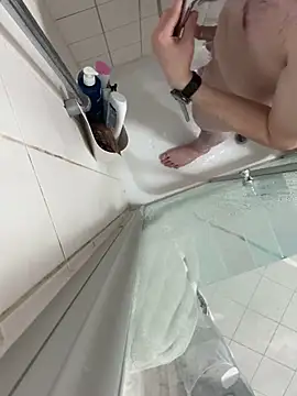 Snapshot of kareem0010 chatting on February 2025 07:05:02 PM kareem0010 online show from February 2025 07:05:02 PM