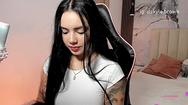 Pink Jazmin online show from January 2026 02:05:02 AM