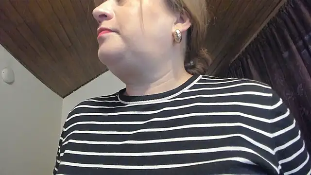 MonyCassius online show from February 2026 12:33:01 PM