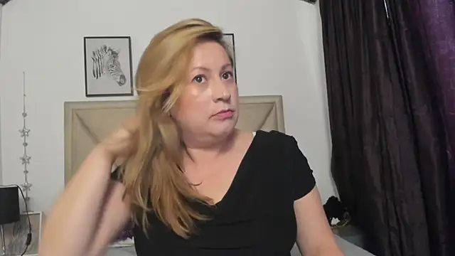 MonyCassius online show from May 2026 12:22:02 PM