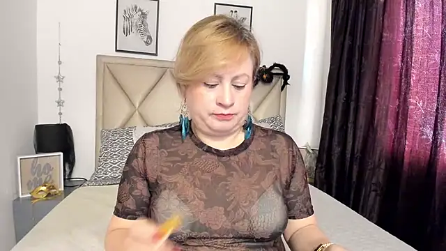 MonyCassius online show from November 2025 12:42:01 PM