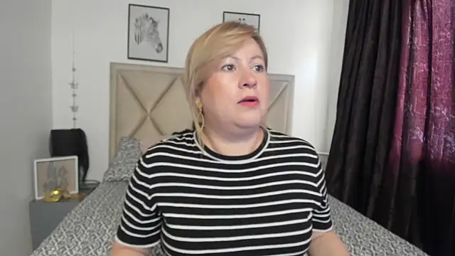 MonyCassius online show from November 2025 12:42:02 PM