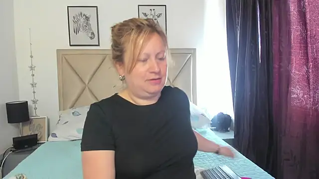 MonyCassius online show from May 2026 12:42:02 PM