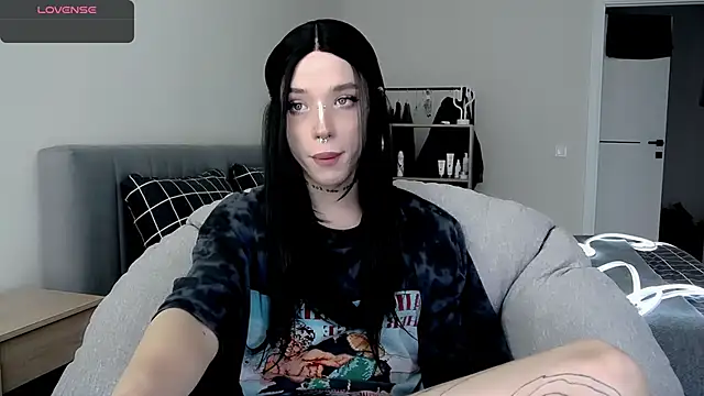 Dasha M online show from October 2025 08:00:01 AM