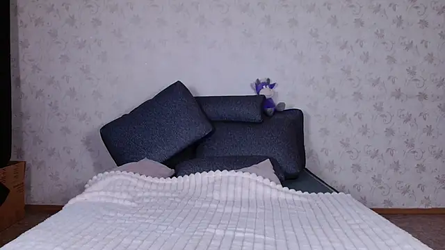bellaa love  online show from June 2026 12:20:01 AM