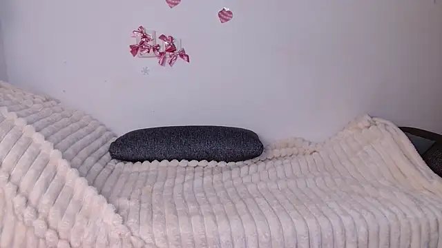 bellaa love  online show from April 2026 12:13:02 AM