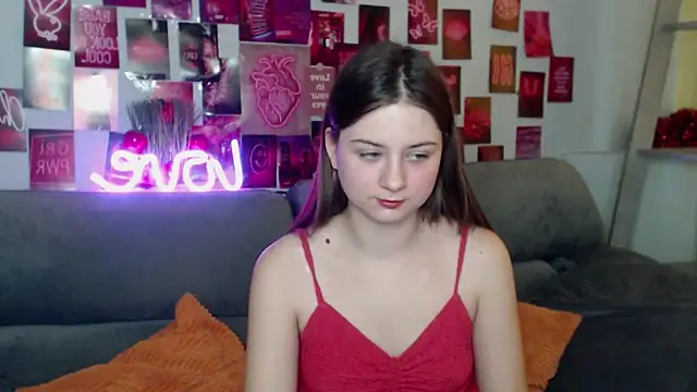 Snapshot of MilanaRoza chatting on November 2025 08:04:02 AM MilanaRoza online show from November 2025 08:04:02 AM