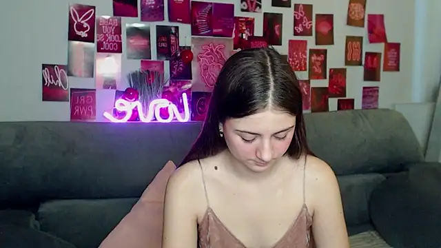 Snapshot of MilanaRoza chatting on November 2025 06:07:01 AM MilanaRoza online show from November 2025 06:07:01 AM