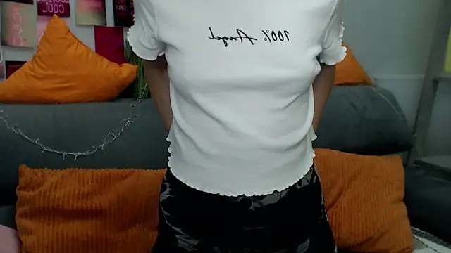 Snapshot of MilanaRoza chatting on October 2025 05:57:02 PM MilanaRoza online show from October 2025 05:57:02 PM