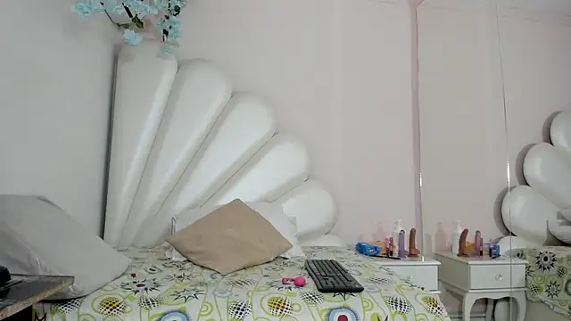 Ally Parkeer  online show from January 2025 12:19:02 PM