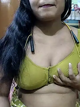 Snapshot of yoursweety09 chatting on June 2026 06:44:02 AM yoursweety09 online show from June 2026 06:44:02 AM