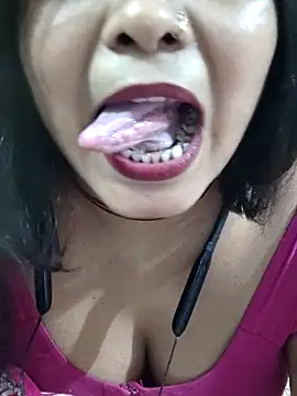 yoursweety09 online show from February 2026 06:32:01 AM