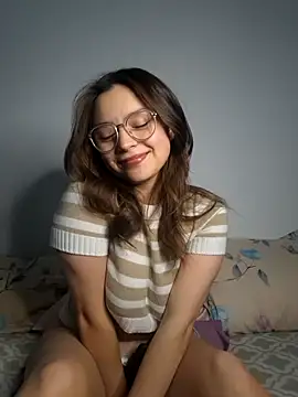 Snapshot of AngelMoore_ chatting on February 2025 11:59:01 PM AngelMoore online show from February 2025 11:59:01 PM