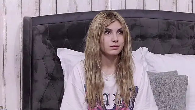 Snapshot of AnisiaConnor chatting on September 2025 10:15:02 AM AnisiaConnor online show from September 2025 10:15:02 AM