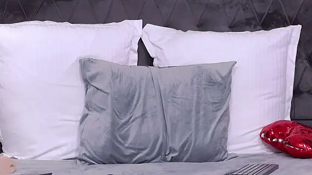 Snapshot of AnisiaConnor chatting on December 2025 08:20:02 AM AnisiaConnor online show from December 2025 08:20:02 AM