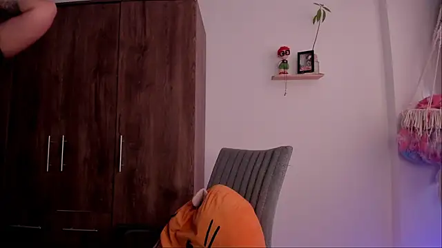 Vioolletta online show from March 2026 04:54:02 PM