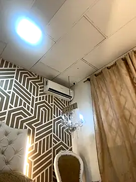 Snapshot of SashaDurante chatting on November 2025 07:25:01 PM SashaDurante online show from November 2025 07:25:01 PM