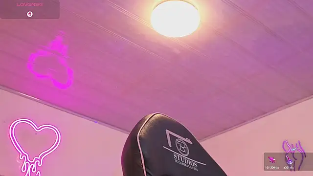 Snapshot of Laylafoxy_tay chatting on November 2025 03:21:02 AM Laylafoxy tay online show from November 2025 03:21:02 AM