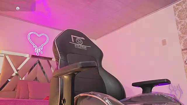 Snapshot of Laylafoxy_tay chatting on December 2025 03:30:02 AM Laylafoxy tay online show from December 2025 03:30:02 AM