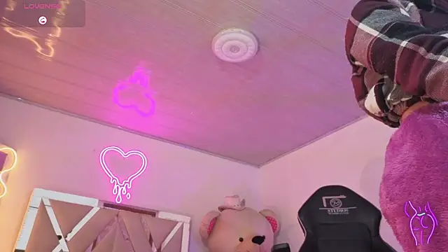 Snapshot of Laylafoxy_tay chatting on November 2025 03:21:02 AM Laylafoxy tay online show from November 2025 03:21:02 AM